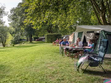 Pitches overlooking the reysouze river