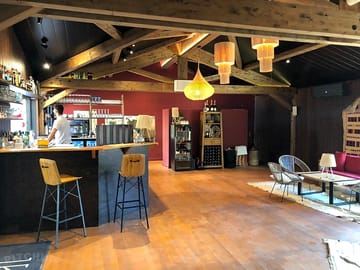 Bar restaurant