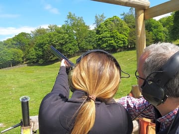 Clay pigeon shooting experiences with one-on-one tuition