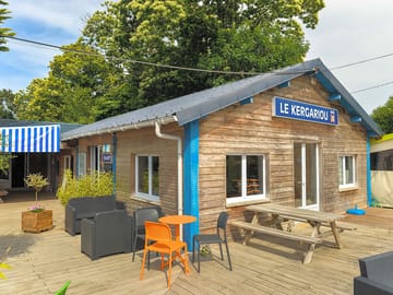 The heart of the campsite, the reception, the games room, the tv room, the bar, the terrace ...