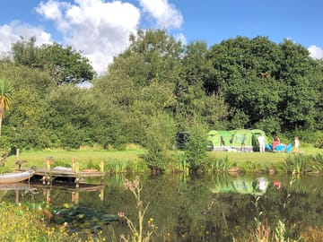 Camping pitches near the lake in the main camping field