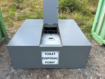 Toilet waste tank