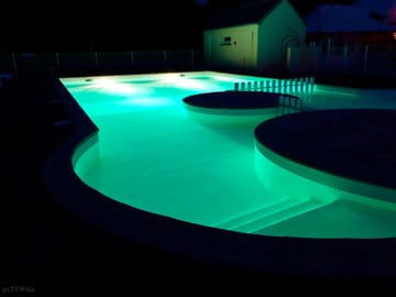The swimming pool by night