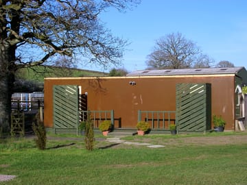 Toilet/shower block