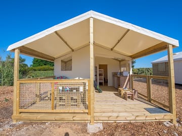 Extérieur de la Tente Lodge 2 chambres sans sanitaires
