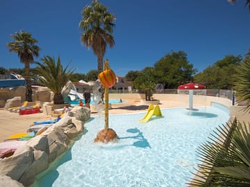 The paddling pool with water games and small waterslides will keep your children happy