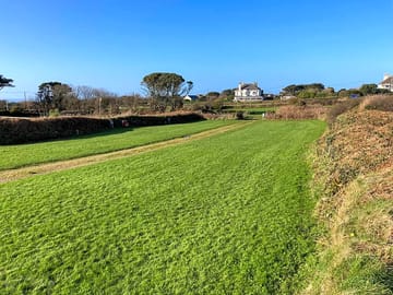 Large electric pitches right and medium non electric pitches left