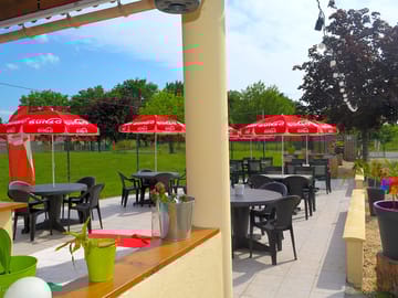 Restaurant with outdoor terrace