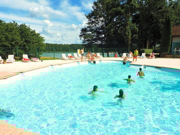 La piscine du domaine la plage du garoustel