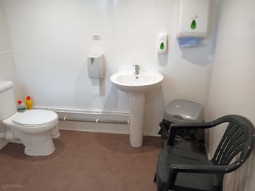 Toilet 1 - shower unit, toilet & wash basin