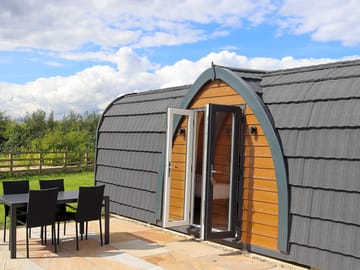 One bedroom glamping pod