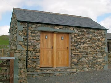 Toilet/shower block