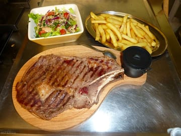 Côte de boeuf with roquefort sauce