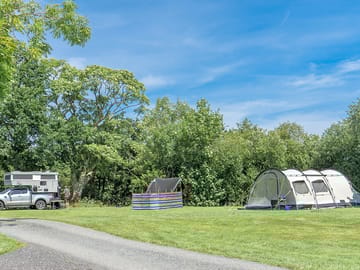 Electric tent pitches