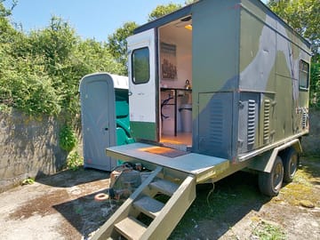 Pod 1 exterior