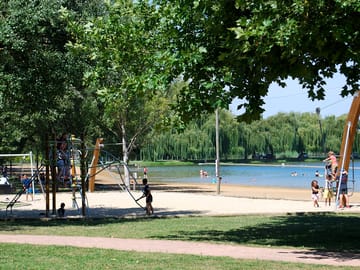 Direct access to the lake