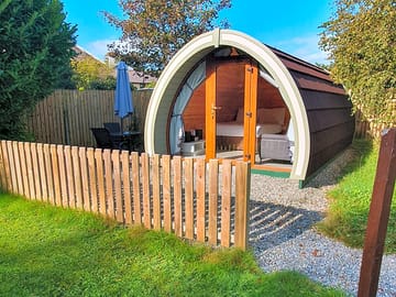 Pod 5 exterior