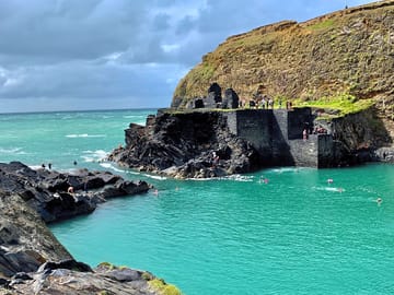 Abereiddy cliff jumping
