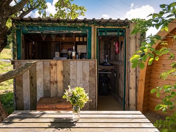 Cariad cabin kitchen