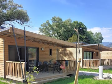 Three-bed lodge with covered decking