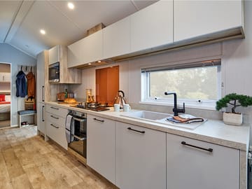 Well-equipped, modern kitchen