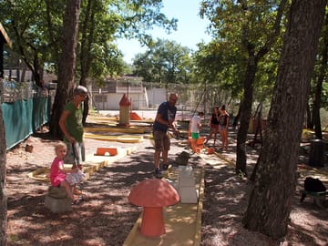 Miniature golf