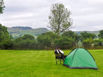 Level pitches with fantastic views and peaceful surroundings