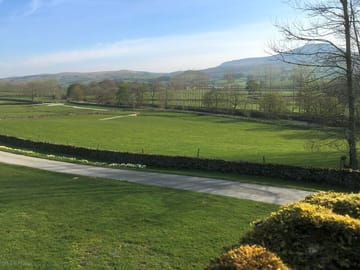 View towards pen-y-ghent