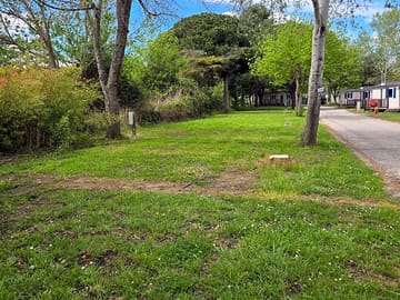 Emplacement nu de 80m²