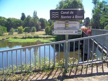 Au bord du canal de Nantes à Brest