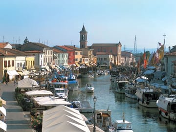 The center of Cesenatico is beautiful and full of life, restaurants and bars