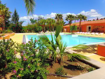 Heated swimming pool and solarium