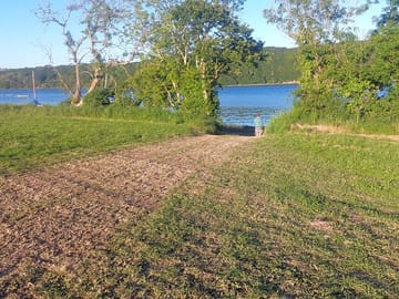 Access in and out from gravel road on the shoreline