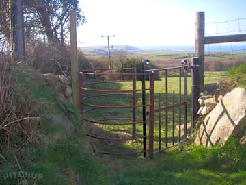 Country side and wales coastal walks close to site. ideal to explore the area and it's history