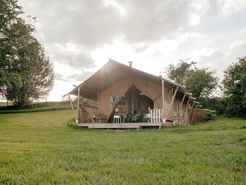 Dan y ffawydden, sleeps 6