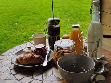 Breakfast in the open air