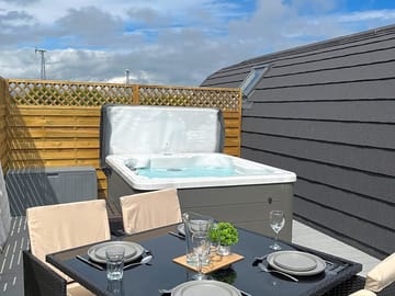 Outside dining and hot tub