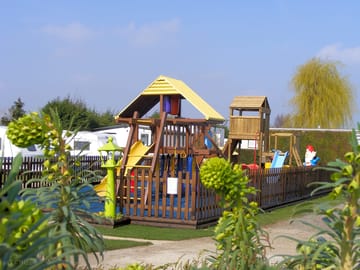 Chikdres play area
