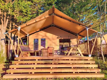 Front view of the 6 person safari tent