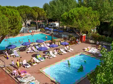Swimming pools and solarium