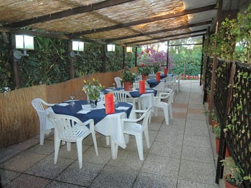Dining alfresco