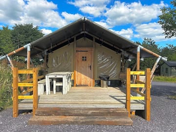 Safari tent