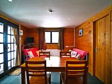Living/dining area