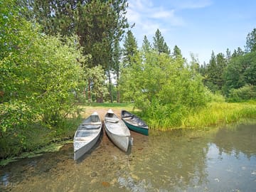 Borrow free canoes to paddle on fort creek