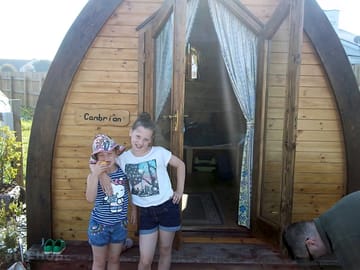 The girls and the pod