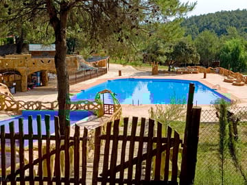 Outdoor swimming pool with plenty of space to sunbathe