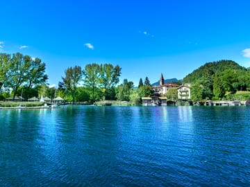 Spend your holiday near a lake