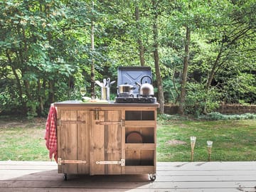 Take your mobile kitchen outside