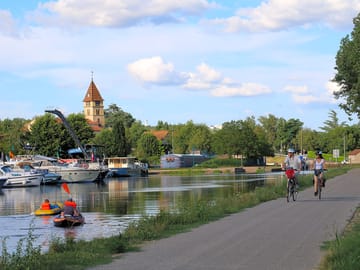 Cycle path along the river