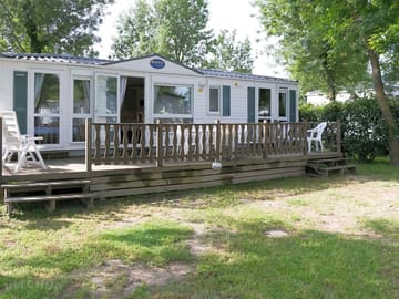 Exterior of platinum 3 bedroom static caravan